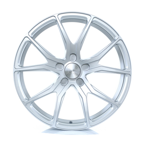 8x18 (Front) & 9x18 (Rear) Bola B6 Crystal Silver Alloy Wheels