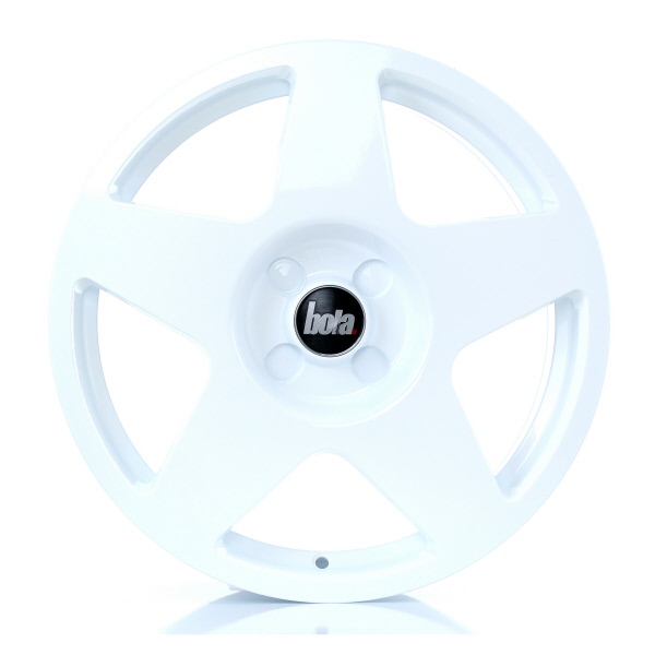 18 Inch Bola B10 White Alloy Wheels