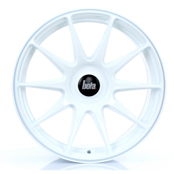 17 Inch Bola B15 White Alloy Wheels